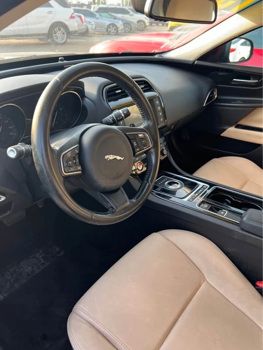 2018 Jaguar XE - Image 7 of 9