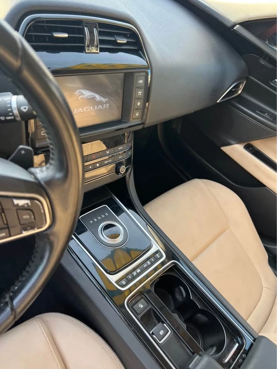 2018 Jaguar XE - Image 9 of 9