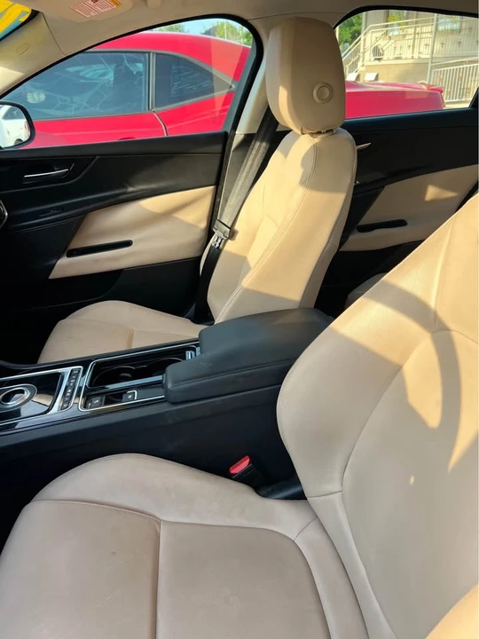 2018 Jaguar XE - Image 8 of 9