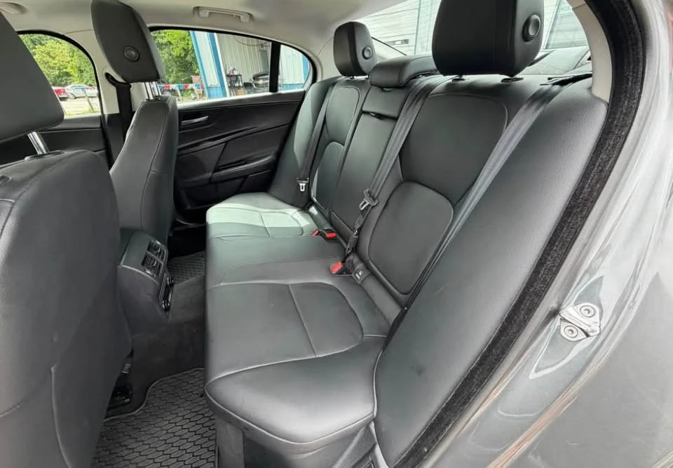2018 Jaguar XE - Image 6 of 8