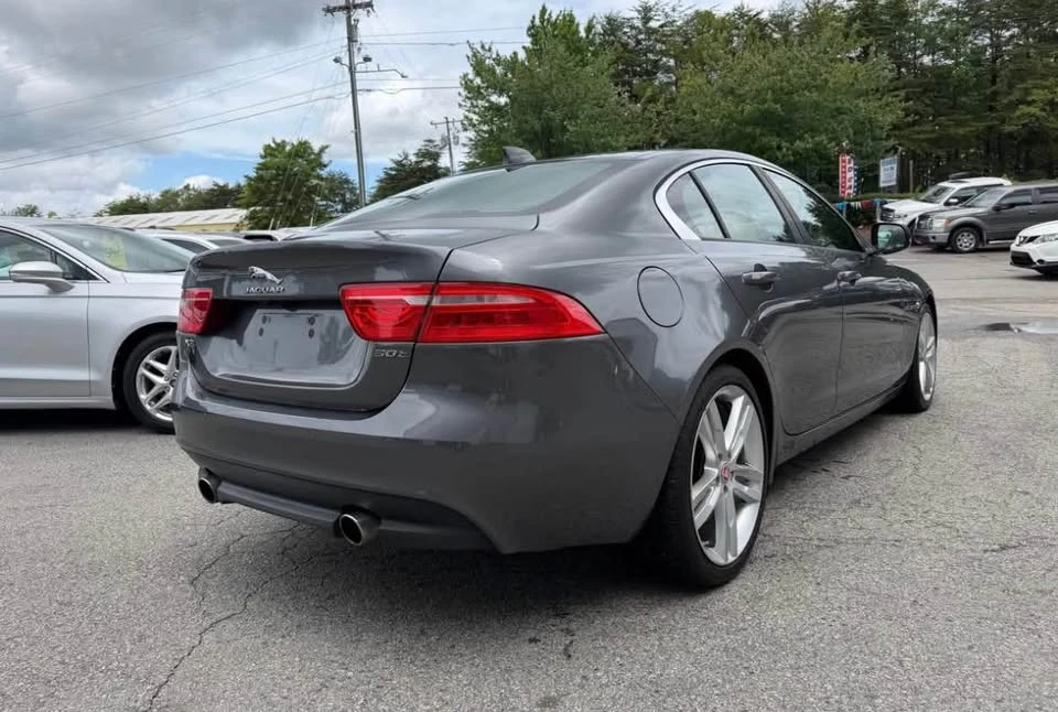 2018 Jaguar XE - Image 4 of 8