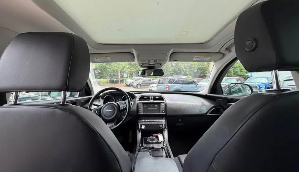 2018 Jaguar XE - Image 8 of 8