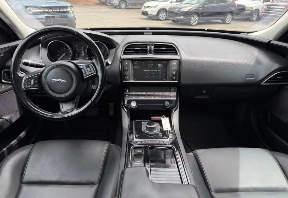 2018 Jaguar XE - Image 7 of 8