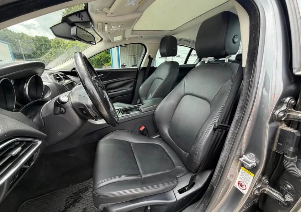 2018 Jaguar XE - Image 5 of 8