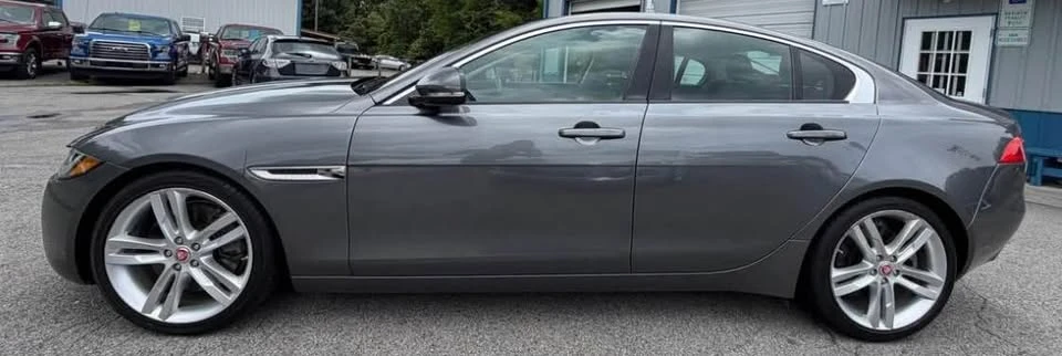 2018 Jaguar XE - Image 2 of 8
