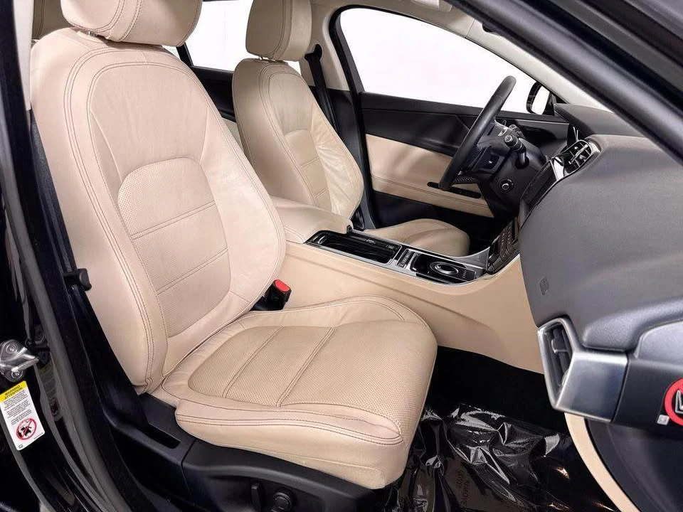 2018 Jaguar XE - Image 8 of 12