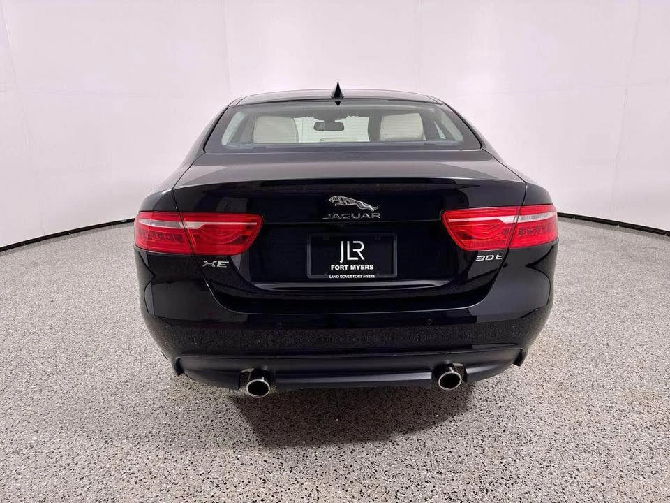 2018 Jaguar XE - Image 6 of 12