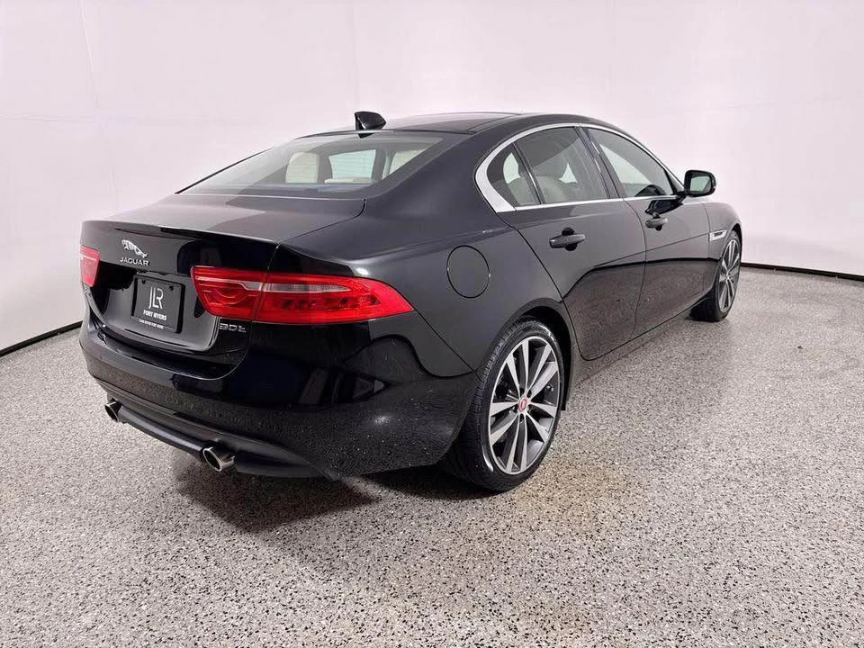 2018 Jaguar XE - Image 5 of 12