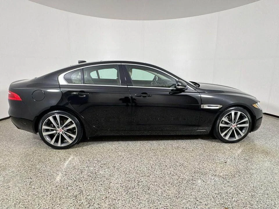 2018 Jaguar XE - Image 3 of 12
