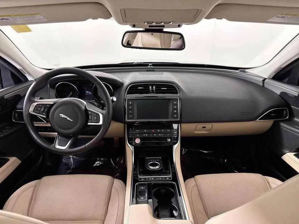 2018 Jaguar XE - Image 10 of 12