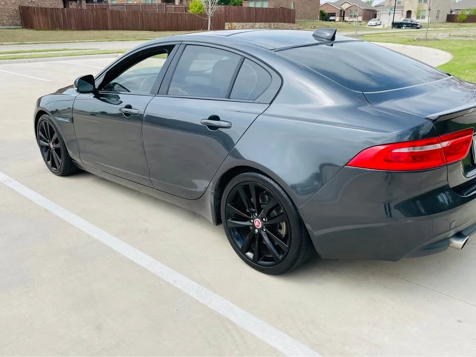 2018 Jaguar XE - Image 7 of 15