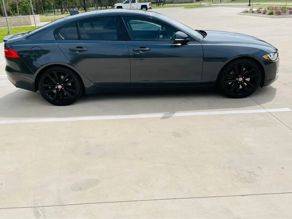 2018 Jaguar XE - Image 4 of 15