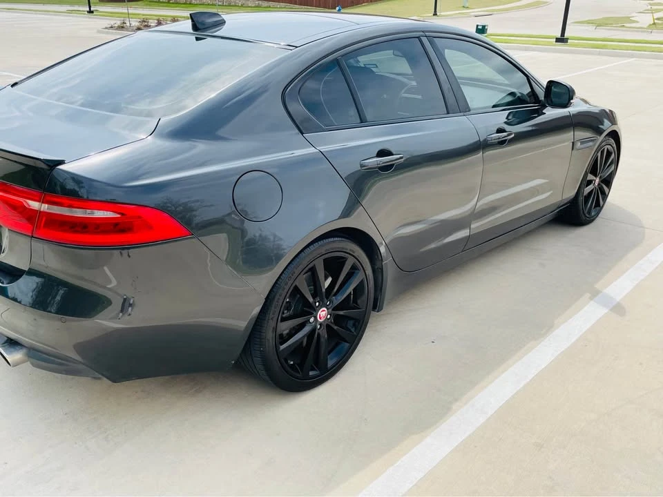 2018 Jaguar XE - Image 5 of 15