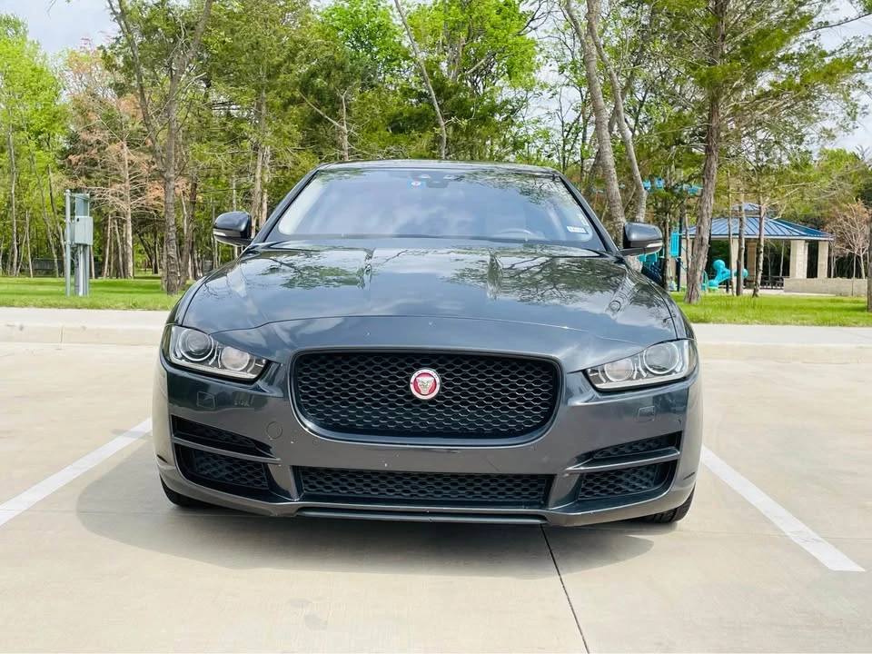 2018 Jaguar XE - Image 2 of 15