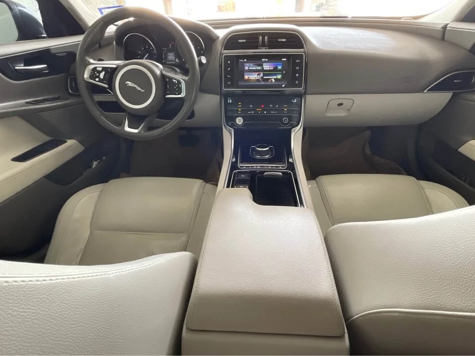2018 Jaguar XE - Image 11 of 15