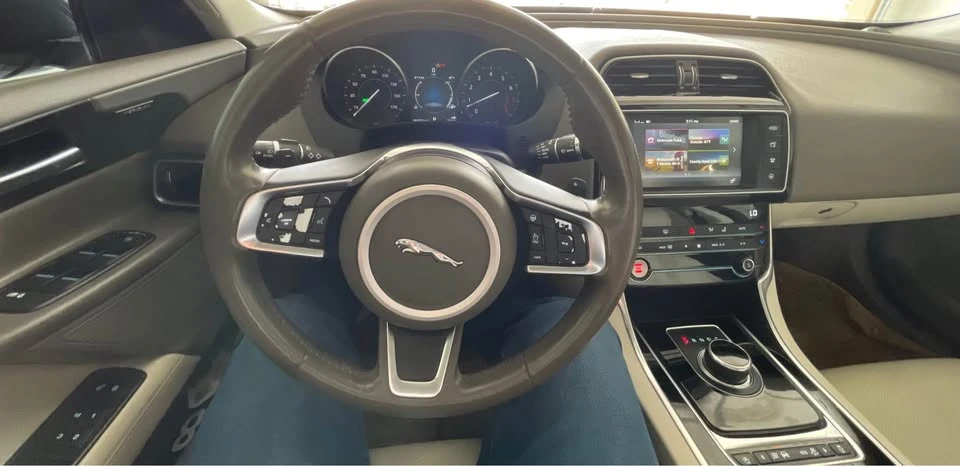 2018 Jaguar XE - Image 15 of 15