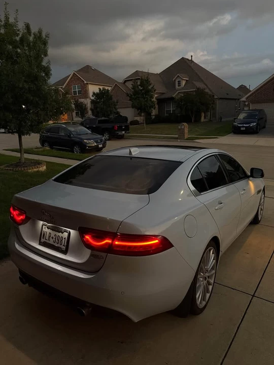 2018 Jaguar XE - Image 10 of 10