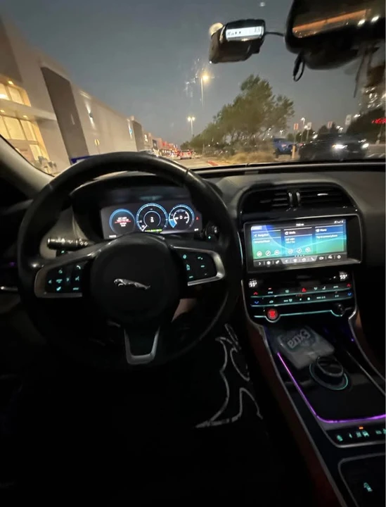2018 Jaguar XE - Image 6 of 10