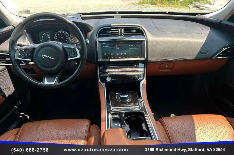2018 Jaguar XE - Image 15 of 20