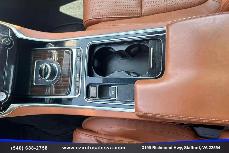 2018 Jaguar XE - Image 19 of 20