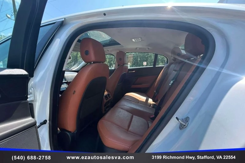 2018 Jaguar XE - Image 14 of 20