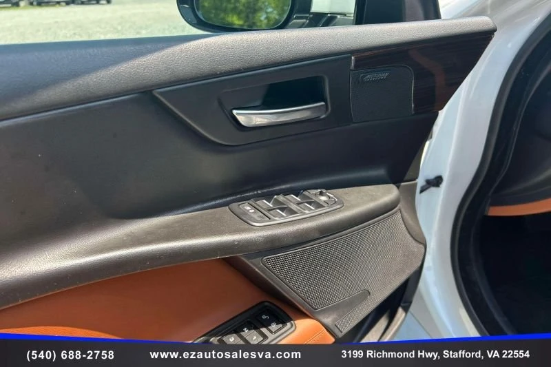 2018 Jaguar XE - Image 18 of 20