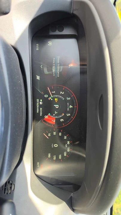 2018 Jaguar XE - Image 10 of 15