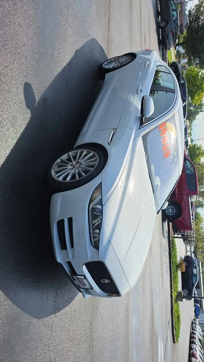 2018 Jaguar XE - Image 3 of 15