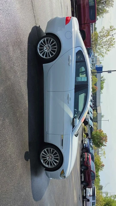 2018 Jaguar XE - Image 4 of 15