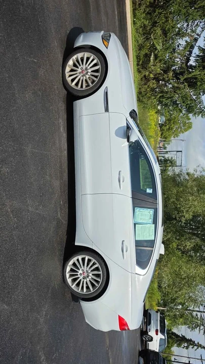 2018 Jaguar XE - Image 8 of 15