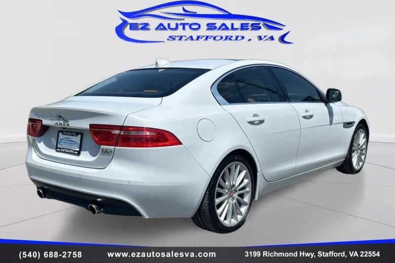 2018 Jaguar XE - Image 5 of 20