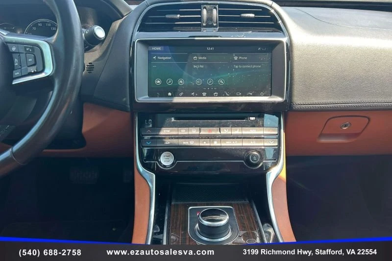 2018 Jaguar XE - Image 16 of 20