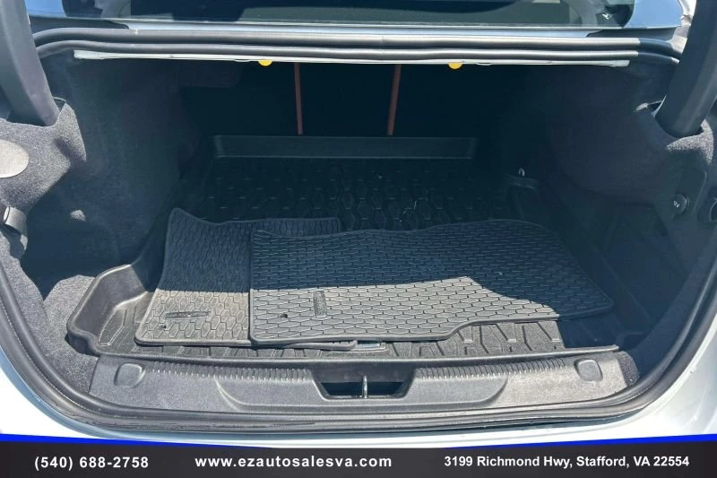 2018 Jaguar XE - Image 11 of 20