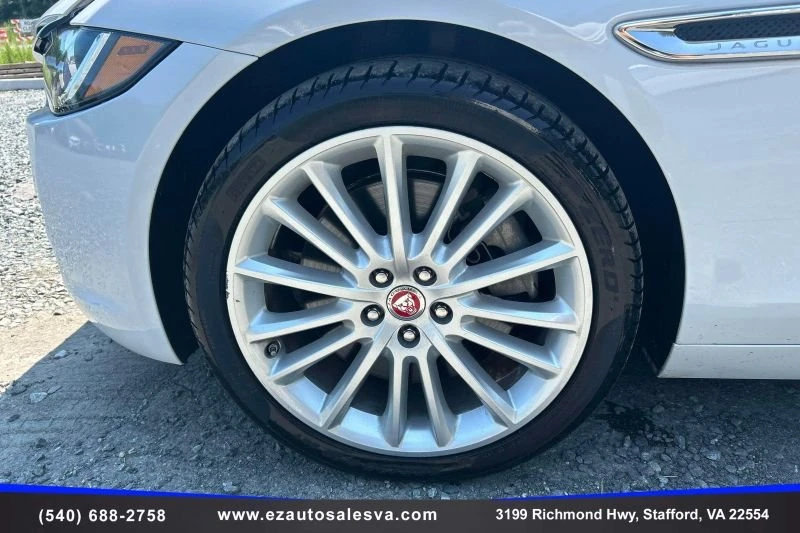 2018 Jaguar XE - Image 10 of 20