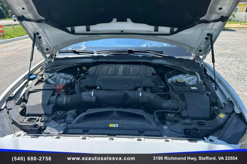 2018 Jaguar XE - Image 12 of 20