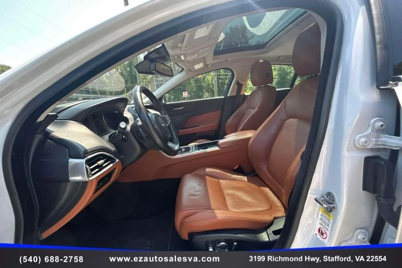 2018 Jaguar XE - Image 13 of 20