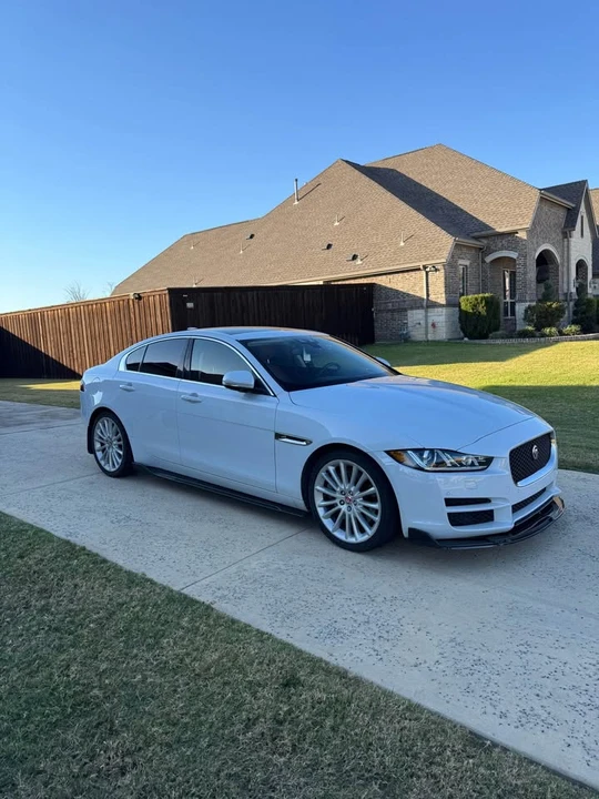 2018 Jaguar XE - Image 3 of 9