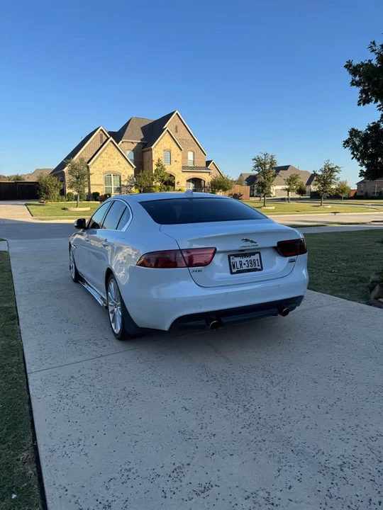 2018 Jaguar XE - Image 5 of 9
