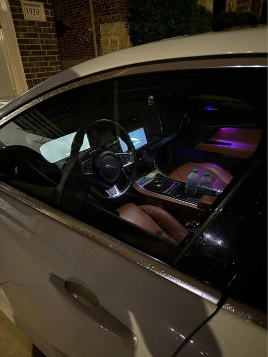2018 Jaguar XE - Image 7 of 9