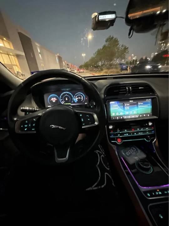 2018 Jaguar XE - Image 6 of 9