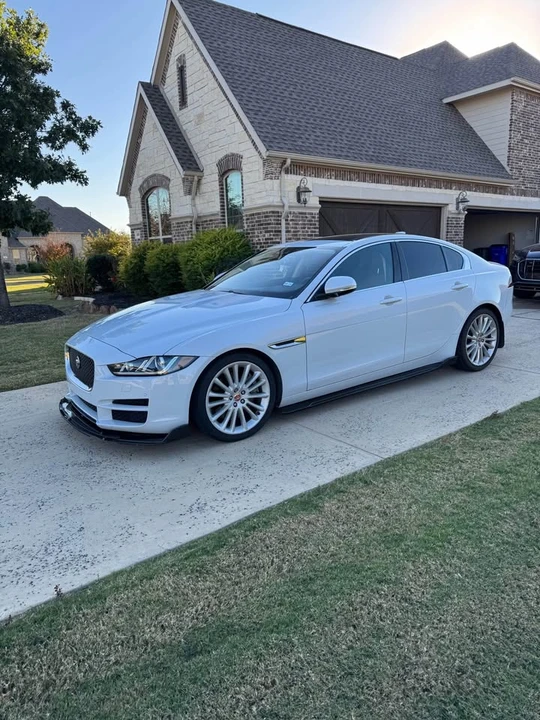 2018 Jaguar XE - Image 2 of 9