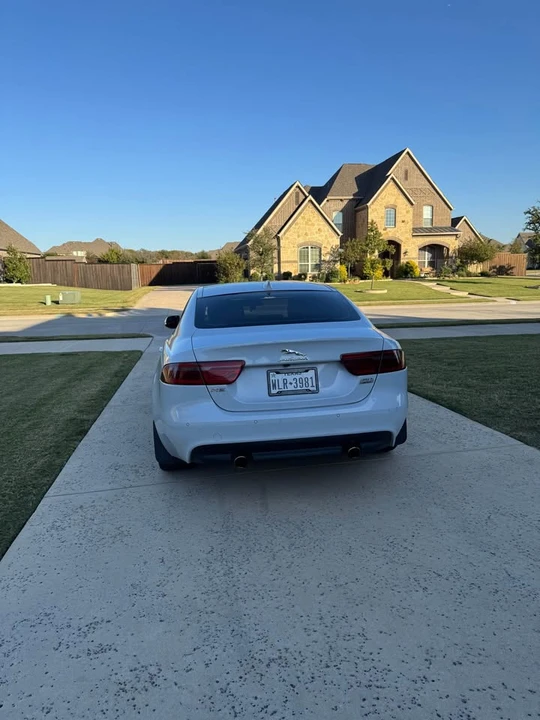 2018 Jaguar XE - Image 4 of 9
