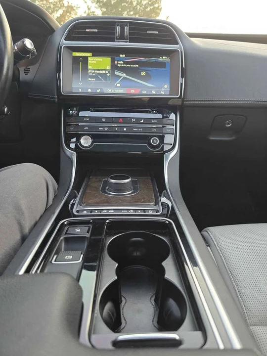 2018 Jaguar XE - Image 11 of 16
