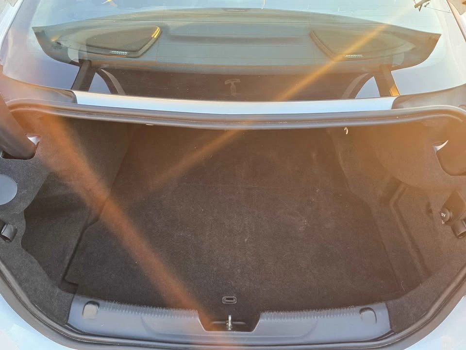 2018 Jaguar XE - Image 5 of 16