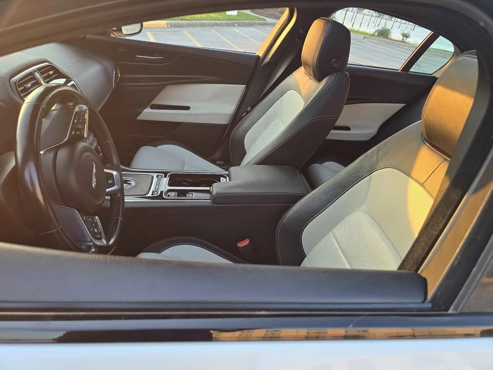 2018 Jaguar XE - Image 2 of 16