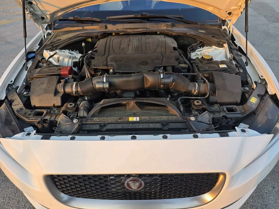 2018 Jaguar XE - Image 10 of 16