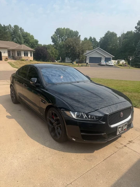 2018 Jaguar XE - Image 2 of 7