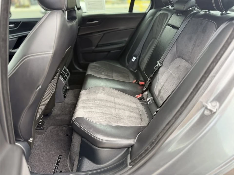 2018 Jaguar XE - Image 5 of 14
