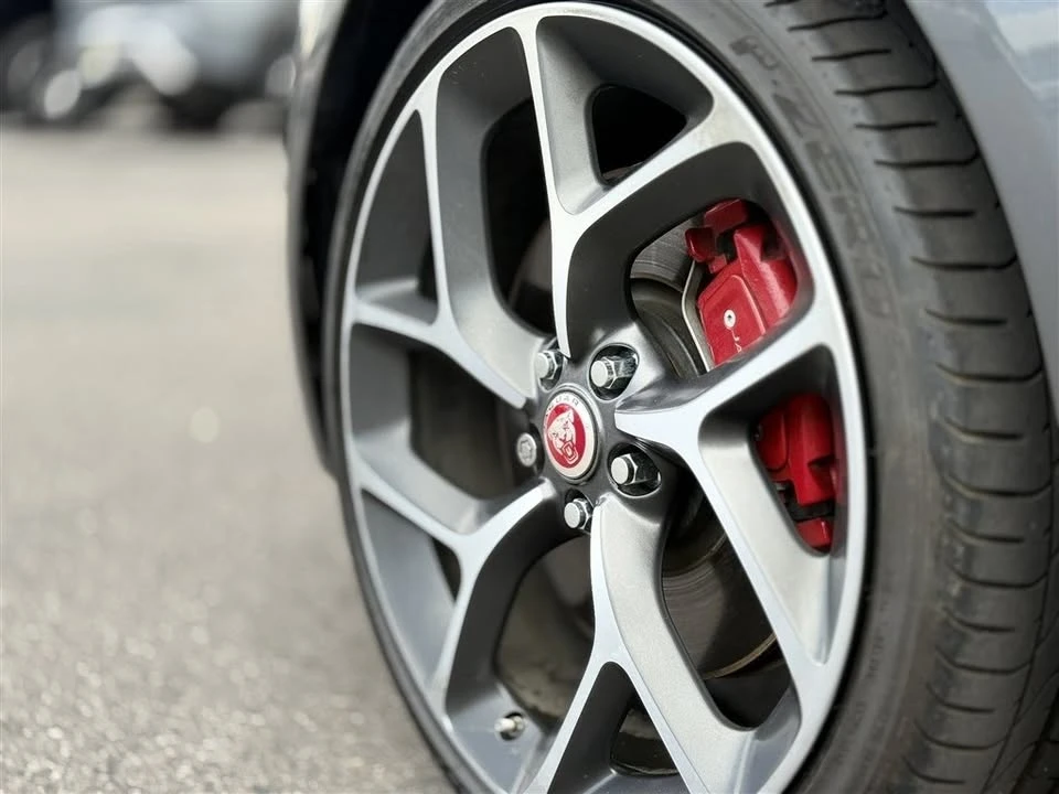 2018 Jaguar XE - Image 13 of 14
