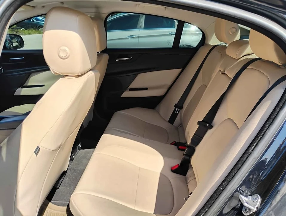 2018 Jaguar XE - Image 7 of 9